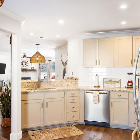 Lavish Branson Escape With Resort And Lake Access Bagian luar foto